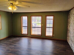 300 Slayden St in Tuckerman, AR - Building Photo - Building Photo