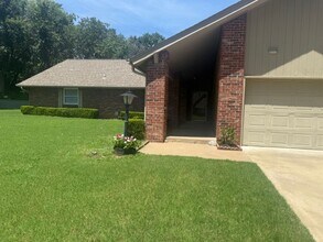 5715 E 62nd Pl in Tulsa, OK - Building Photo - Building Photo