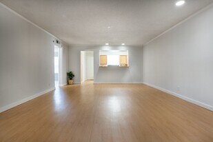 2601 Penny Ln, Unit 113 in Austin, TX - Building Photo