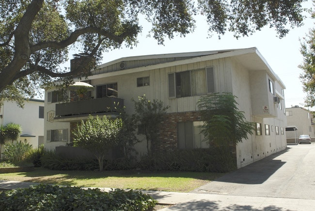 132 E Live Oak St in San Gabriel, CA - Foto de edificio - Building Photo