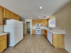 8628 Hidden Pines Ave in Las Vegas, NV - Building Photo - Building Photo