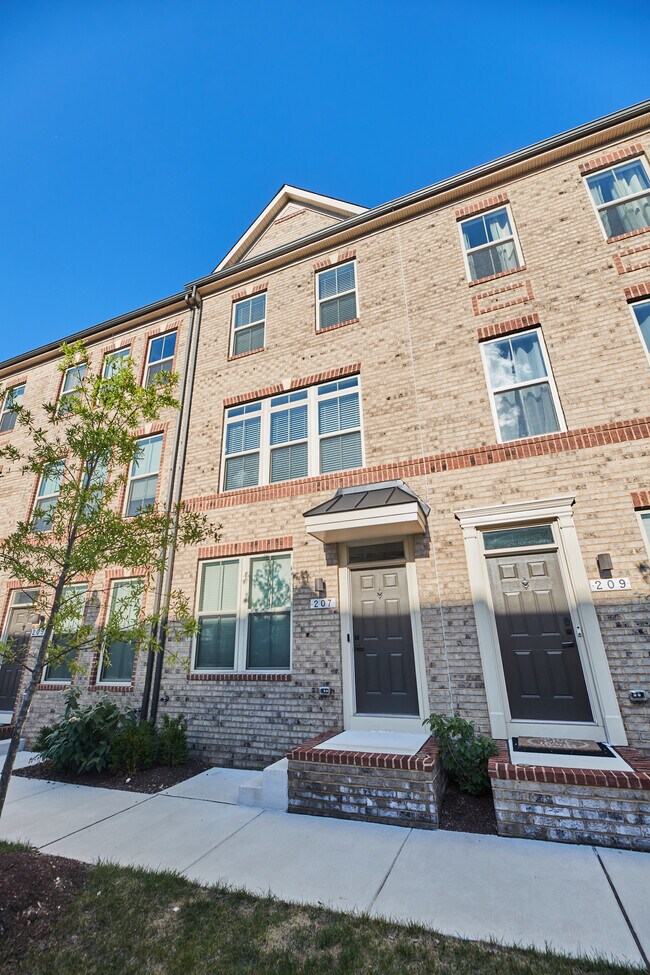 property at 207 S Newkirk St