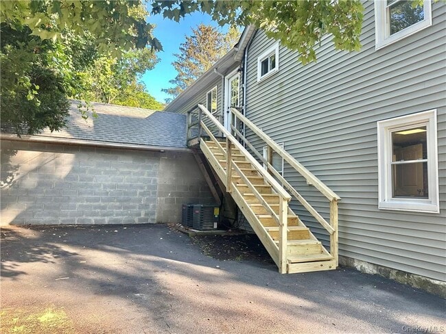 2332 NY-300 in Wallkill, NY - Building Photo - Building Photo