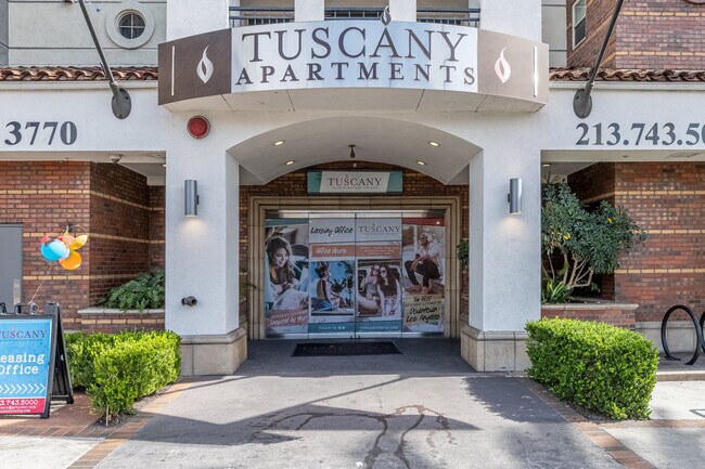 Tuscany Apartments Student Living in Los Angeles, CA - Foto de edificio - Building Photo