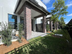 8366 NW 7th Ct in Plantation, FL - Building Photo - Building Photo