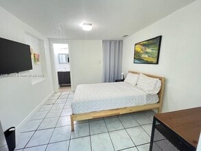 410 NW 31st St in Miami, FL - Building Photo - Building Photo