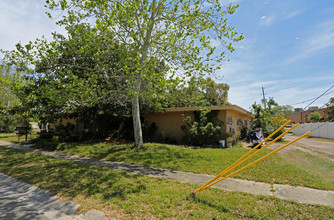 113 NE Madison Cir N in St. Petersburg, FL - Building Photo - Building Photo