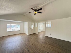 206 Southlawn Ave in San Antonio, TX - Foto de edificio - Building Photo