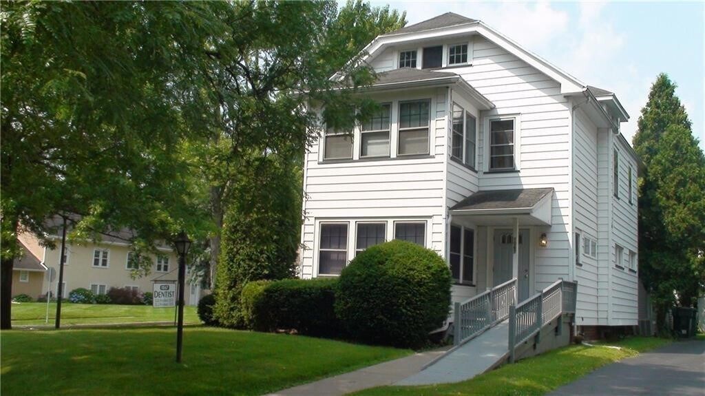 1067 Winton Rd in Rochester, NY - Building Photo