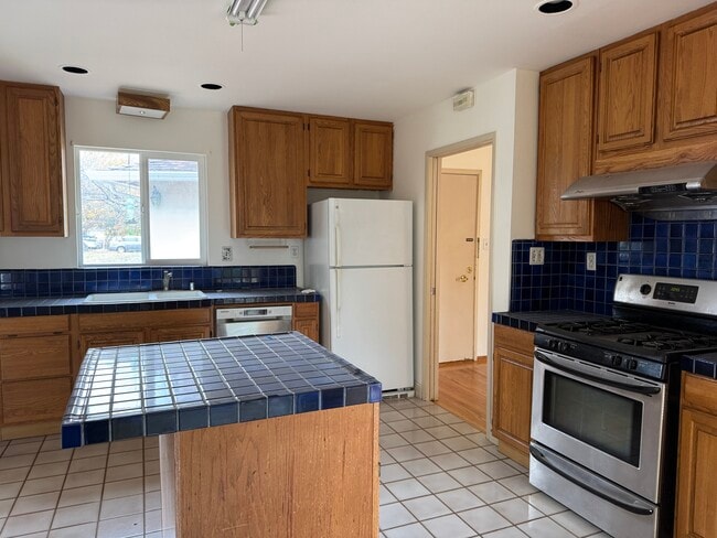 1105 Plymouth Dr in Sunnyvale, CA - Building Photo - Building Photo