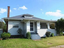 648 Maryland Ave SW in Canton, OH - Building Photo