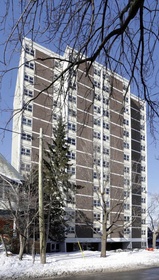 Brooke Towers in Ottawa, ON - Building Photo - Building Photo