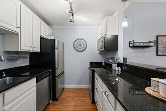 30-34 E Concord St, Unit 2 in Boston, MA - Building Photo - Building Photo