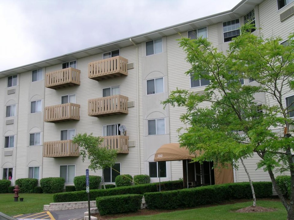 Beechwood at the Preserve in Waukegan, IL - Building Photo