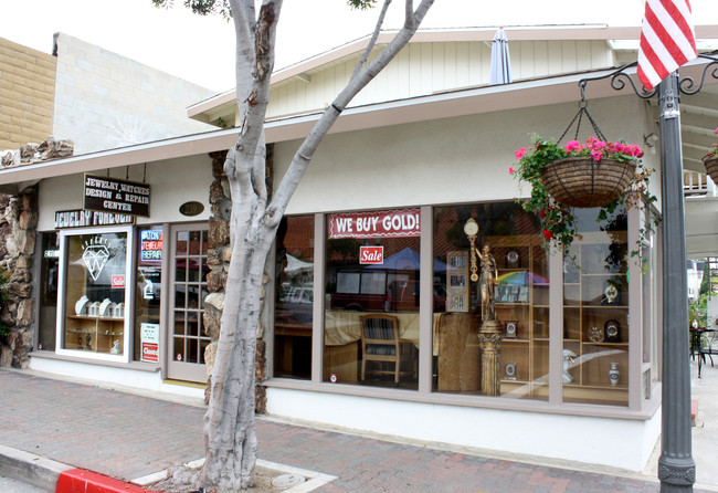 239 Avenida Del Mar in San Clemente, CA - Building Photo - Building Photo