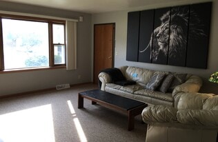 402 Manchester Ln, Unit 402 in Hartland, WI - Building Photo