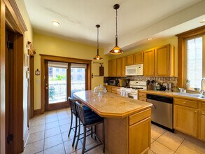 2711 N Kimball Ave, Unit 3 in Chicago, IL - Building Photo - Building Photo