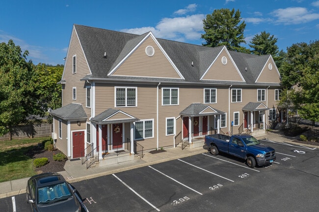 Orchard Place in Brookfield, CT - Building Photo - Primary Photo
