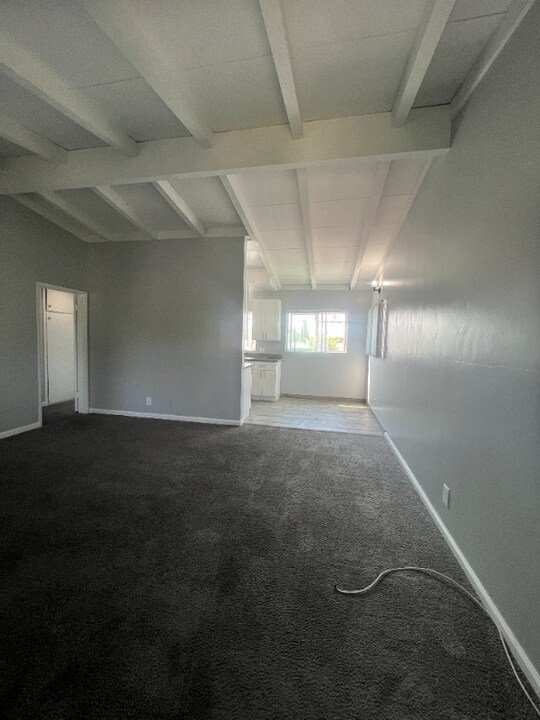 1102 W Broadway in Anaheim, CA - Building Photo