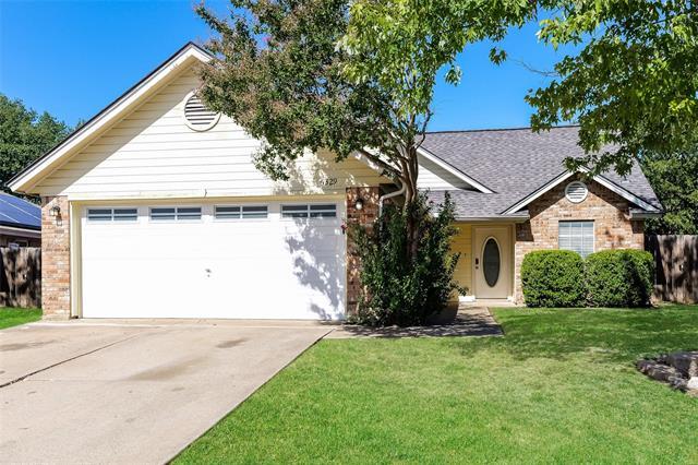 6329 N Park Dr in Watauga, TX - Building Photo