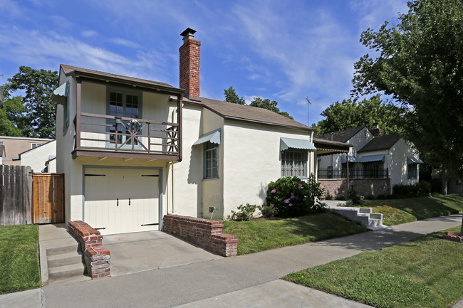 Capitol Cottages in Sacramento, CA - Foto de edificio - Building Photo