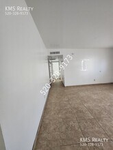 6711 E Hawk Dr in Tucson, AZ - Building Photo - Building Photo