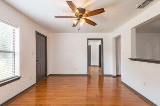 743 W Park St in Stephenville, TX - Building Photo - Building Photo