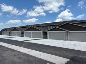Pinnacle Townhomes in Sioux Falls, SD - Building Photo
