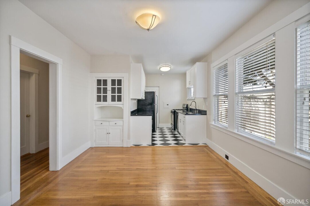 1375 Sacramento St in San Francisco, CA - Building Photo