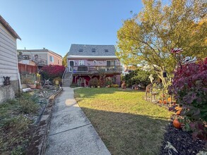 72 Granville Ave, Unit #1 in Malden, MA - Foto de edificio - Building Photo