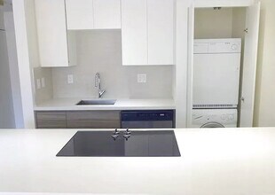 520 Brickell Key Dr, Unit #517 in Miami, FL - Building Photo - Building Photo