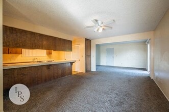 15404 W Kearney Blvd in Kerman, CA - Building Photo - Building Photo