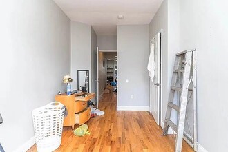 72 De Sales Pl in Brooklyn, NY - Building Photo - Building Photo