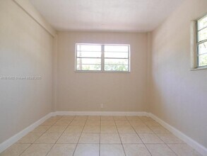 6555 SW 59th Pl in South Miami, FL - Building Photo - Building Photo