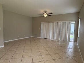 10101 Poppy Hill Dr in Ft. Myers, FL - Building Photo - Building Photo