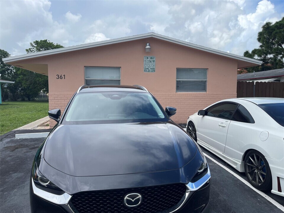361 NE 30th St in Pompano Beach, FL - Building Photo