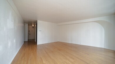 300 N State St, Unit 4330 in Chicago, IL - Building Photo - Building Photo