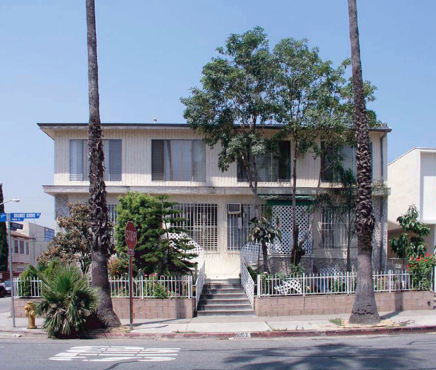 1001 N Orange Grove Ave in West Hollywood, CA - Building Photo