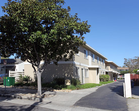 Ivy at Arrellaga in Santa Barbara, CA - Building Photo - Building Photo