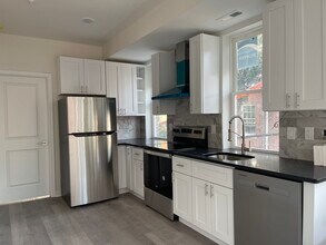 1325 Rodman St, Unit 2 in Philadelphia, PA - Foto de edificio - Building Photo