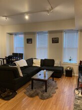 1735 W Crystal St, Unit 2F in Chicago, IL - Foto de edificio - Building Photo