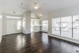 1331 Glencliff Ct in Dallas, TX - Building Photo - Building Photo