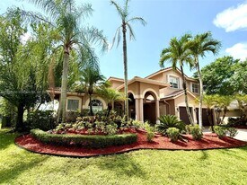 2547 Montclaire Cir in Weston, FL - Building Photo
