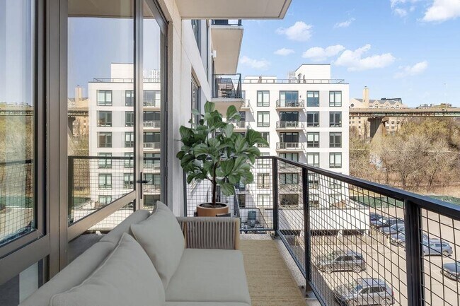 372 9th St in Jersey City, NJ - Building Photo - Building Photo