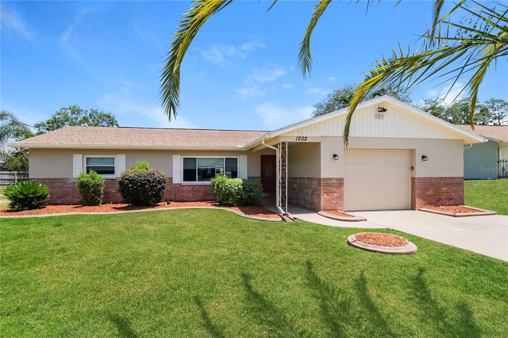 1202 MacFarlane Ave in Spring Hill, FL - Building Photo