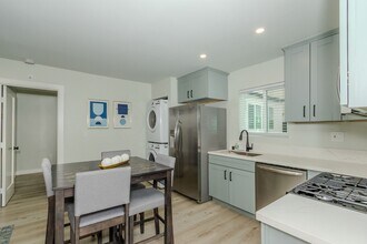 1671-75 Diamond St in San Diego, CA - Building Photo - Building Photo