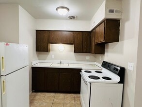 Salem Apartments in Detroit, MI - Foto de edificio - Building Photo