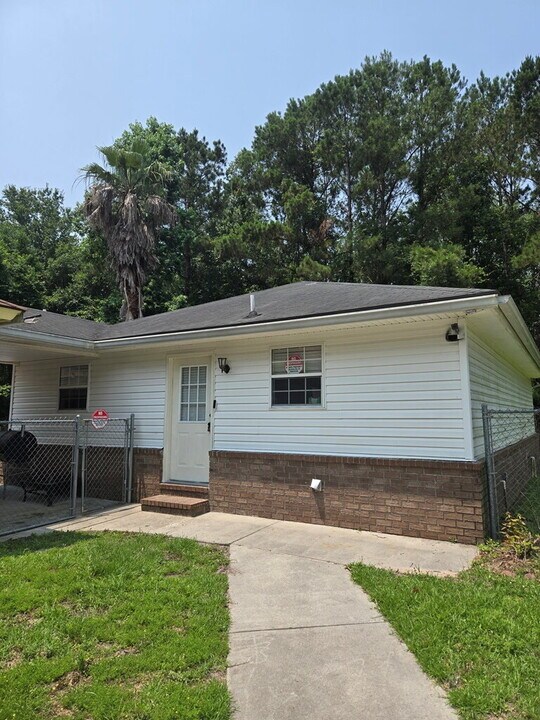 452 Lemans Dr in Bloomingdale, GA - Building Photo