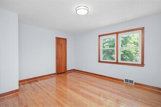 4935 W Winona St in Chicago, IL - Building Photo - Building Photo