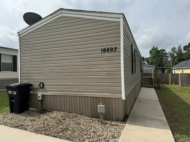 16693 E Forrestal St in Montgomery, TX - Building Photo - Building Photo